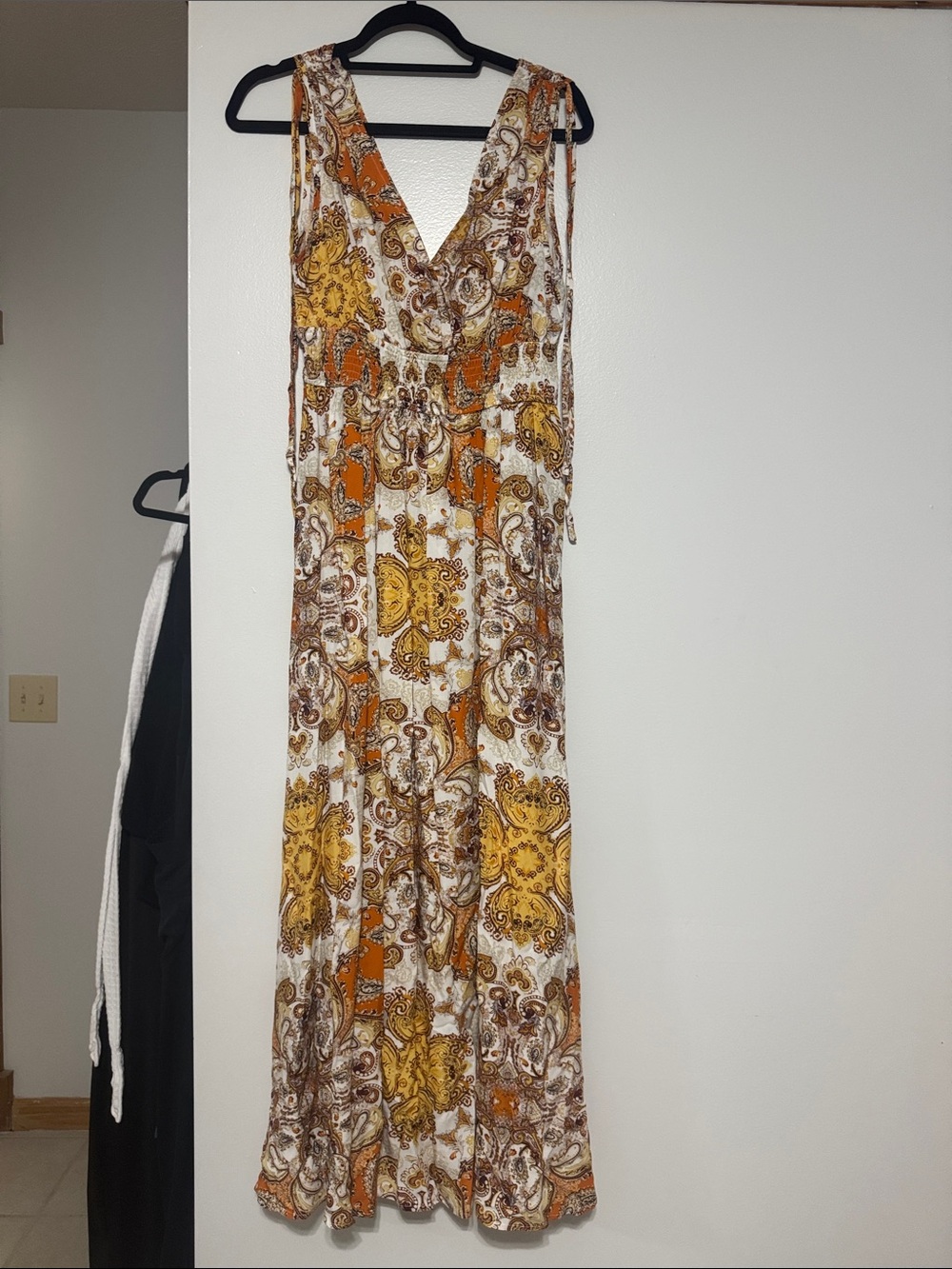 Cupshe Paisley Wrap-Style Maxi Dress in White, Mustard & Orange never worn
